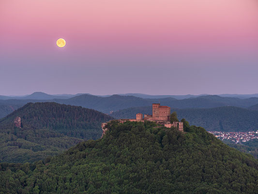 Vollmonduntergang am Hohenberg