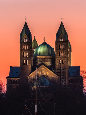 Schmale Mondsichel am Speyerer Dom