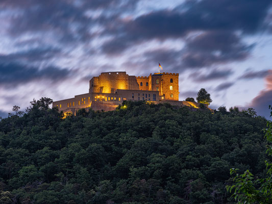Blaue Stunde unterm Hambacher Schloss