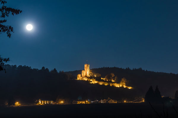 Vollmonduntergang hinter der Wachtenburg