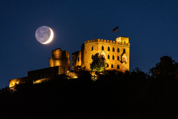 Monduntergang hinter dem Hambacher Schloss