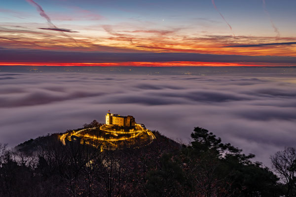 Hambacher Schloss im Morgennebel