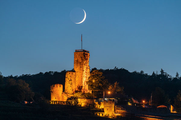 Monduntergang hinter der Wachtenburg