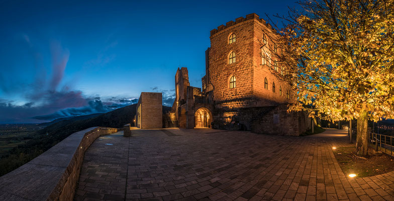 Blaue Stunde am Hambacher Schloss