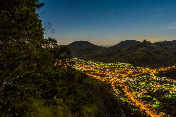 Annweiler und Trifels im Licht des Vollmondes
