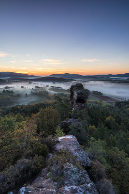 Dämmerung am herbstlichen Geierstein