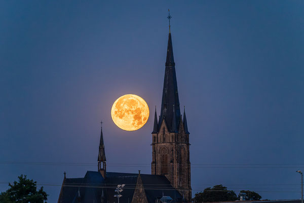 Vollmonduntergang bei Edenkoben