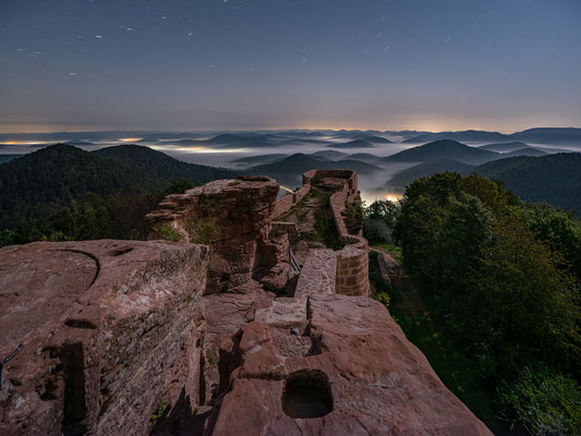 Nebelnacht auf der Wegelnburg