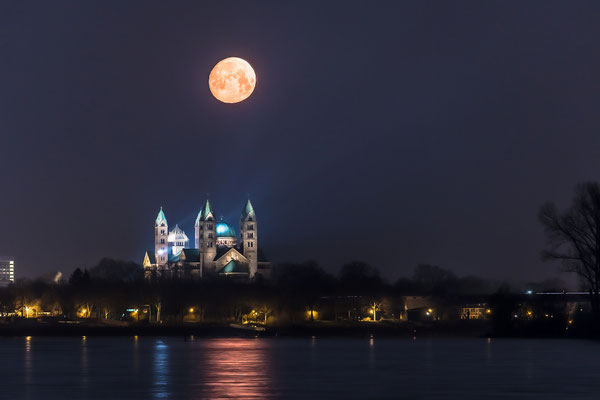 Monduntergang hinter dem Speyerer Dom