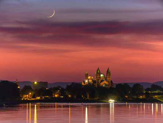 Monduntergang hinter dem Speyerer Dom