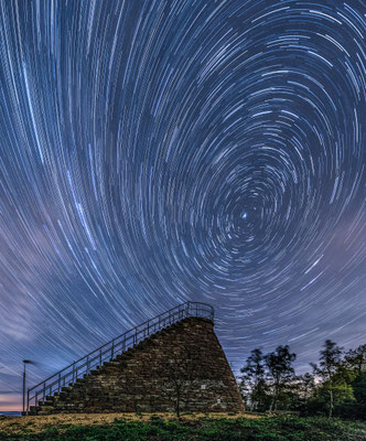 Startrail (Sternspuren) am Hohenbergturm