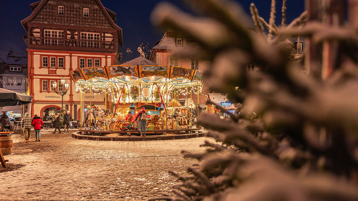 Verschneiter Weihnachtsmarkt in Neustadt