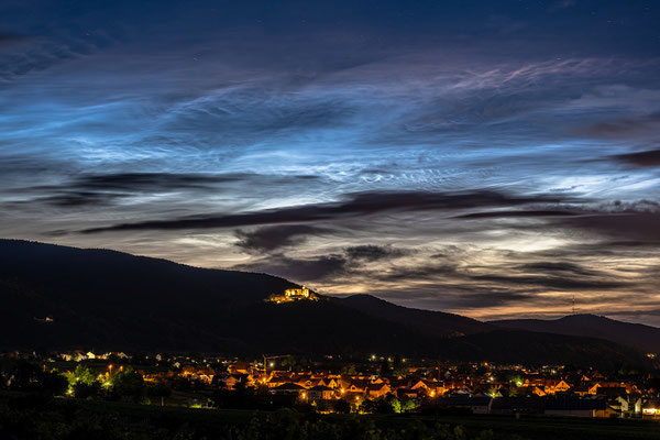 Leuchtende Nachtwolken über Maikammer