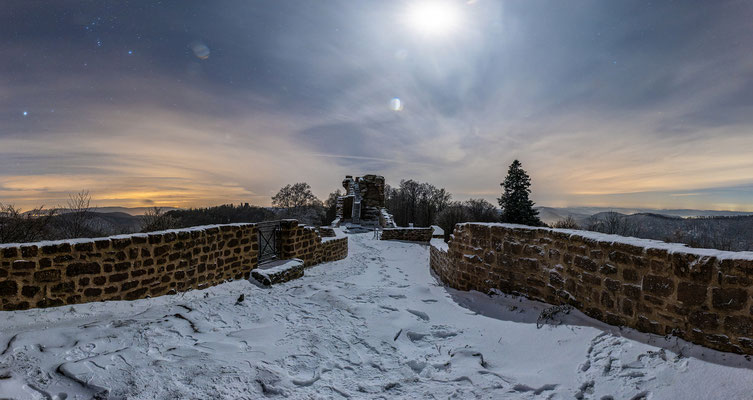 Traumhafte Winternacht auf der Wegelnburg