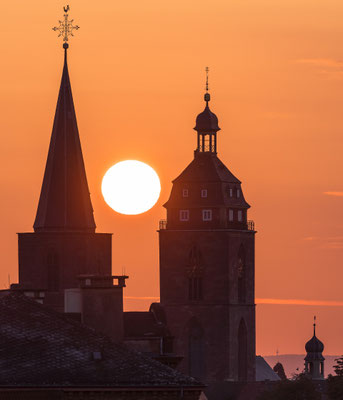 Sonnenaufgang hinter der Stiftskirche
