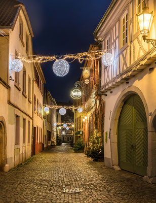 Weihnachtlich beleuchtete Altstadt