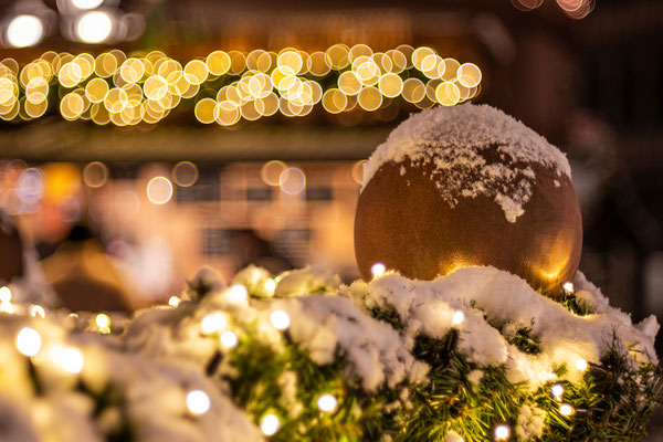 Verschneiter Weihnachtsmarkt in Neustadt