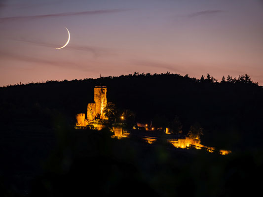 Mondsichel hinter der Wachtenburg