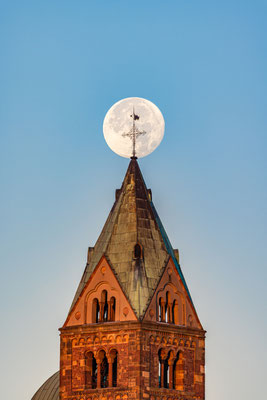 Vollmonduntergang am Speyerer Dom