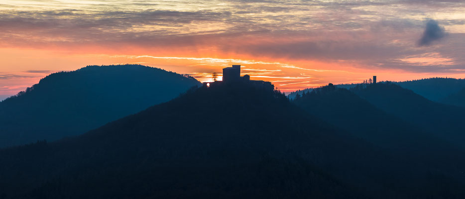 Morgendämmerung am Trifels