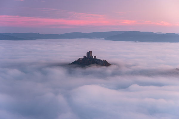 Trifels im Nebelmeer