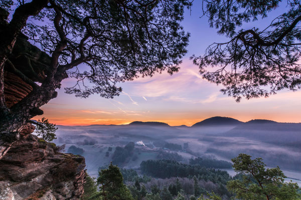 Nahender Sonnenaufgang am Dickenbergturm