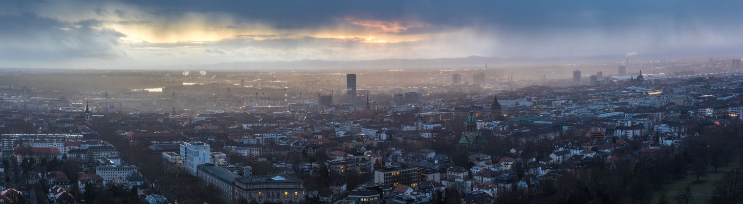 Blick auf Mannheim und Ludwigshafen vom Fernsehturm