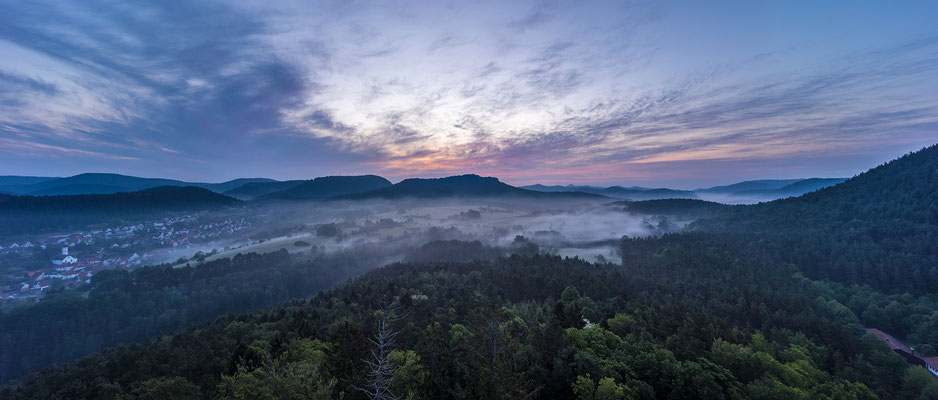 Morgendämmerung auf der Ruine Drachenfels