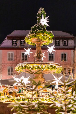 Verschneiter Weihnachtsmarkt in Neustadt