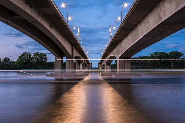 Abends am Rhein in Worms