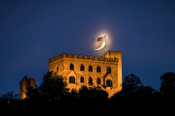Monduntergang hinter dem Hambacher Schloss