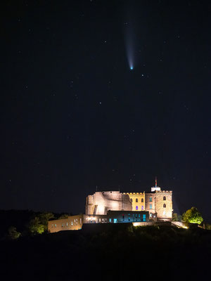 Komet Neowise am Hambacher Schloss