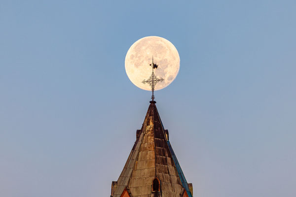 Vollmonduntergang am Speyerer Dom