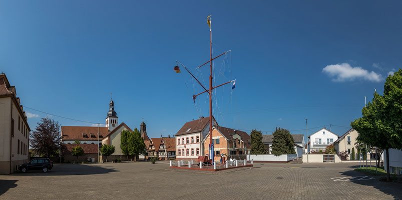 Dorfplatz in Neuburg