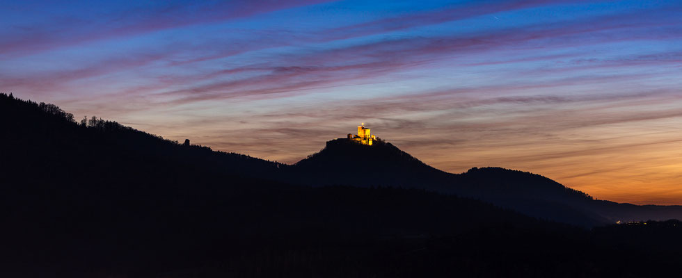Farbenfroher Abendhimmel am Trifels