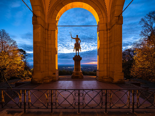 Siegesdenkmal im Morgenlicht