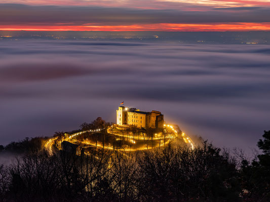 Hambacher Schloss im Morgennebel