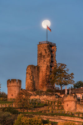 Vollmonduntergang an der Wachtenburg