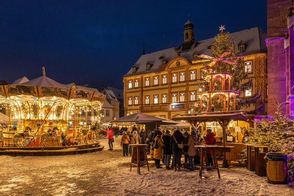 Verschneiter Weihnachtsmarkt in Neustadt