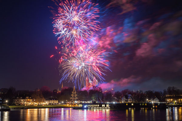 Höhenfeuerwerk am Speyerer Dom