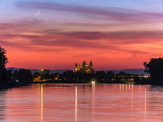 Monduntergang hinter dem Speyerer Dom