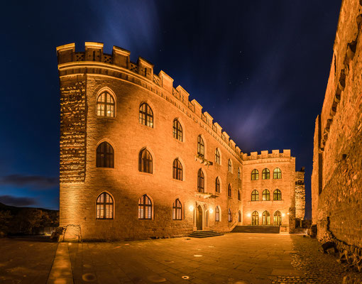 Blaue Stunde am Hambacher Schloss