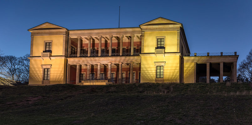 Villa Ludwigshöhe im Abendlicht