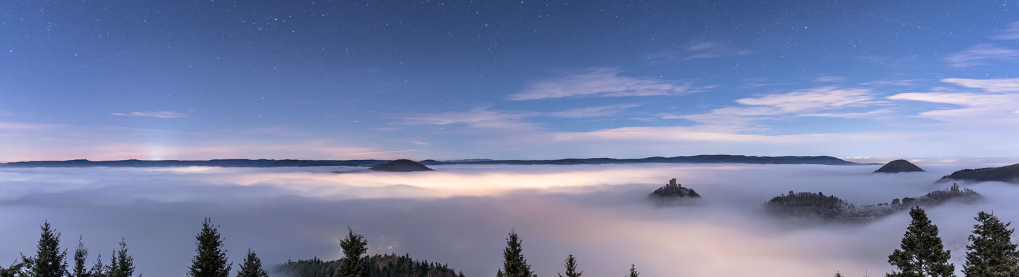 Nebelmeer im Mondlicht am Rehbergturm