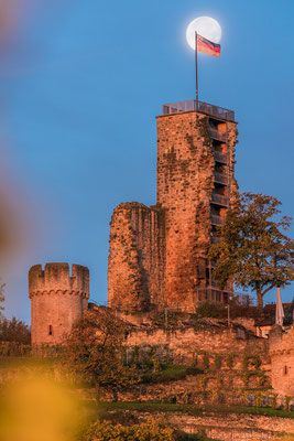 Vollmonduntergang an der Wachtenburg