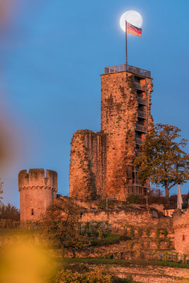 Vollmonduntergang an der Wachtenburg