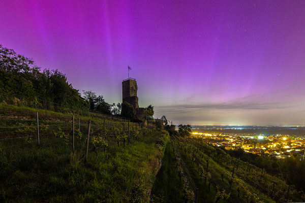 Fast ein Jahrhundertereignis: extrem starke Polarlichter über der Wachtenburg