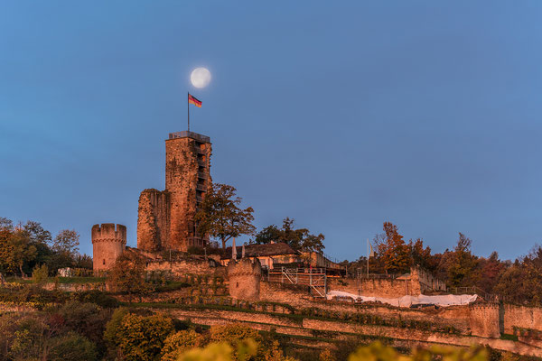Vollmonduntergang an der Wachtenburg