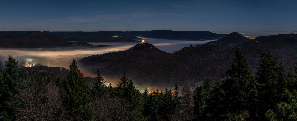 Mondlicht und Nebel auf dem Rehbergturm