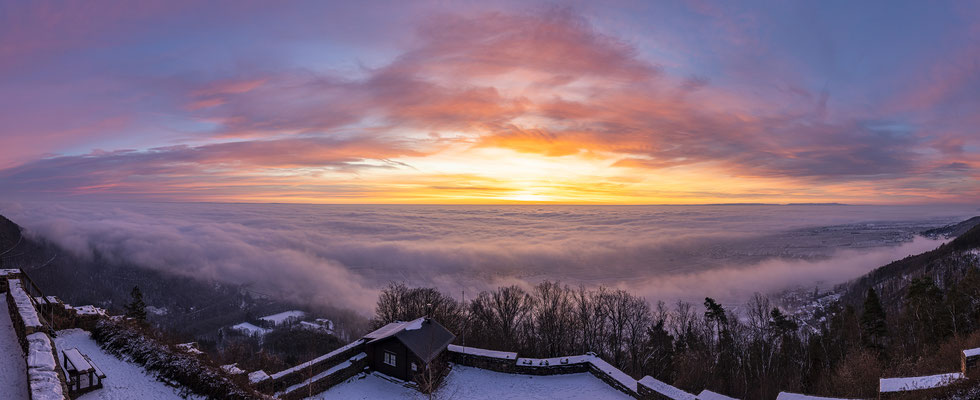 Winterlicher Sonnenaufgang an der Rietburg